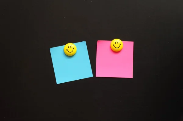 Smiley og papir med opphavsrom – stockfoto