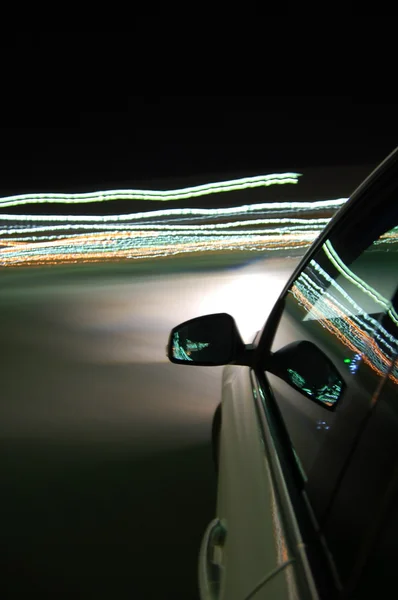 動きで車の夜のドライブ — ストック写真