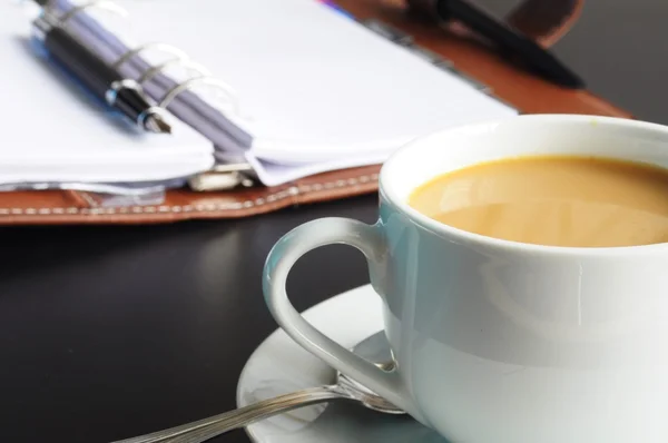Kaffee bei der Arbeit — Stockfoto