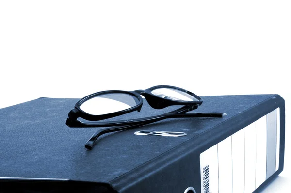 Brýle a složky — Stock fotografie