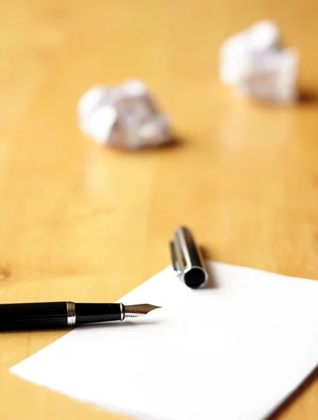 Papper och penna — Stockfoto