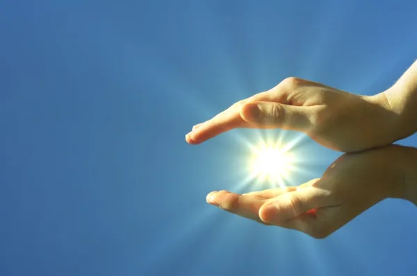 Hand sun and blue sky — Stock Photo, Image