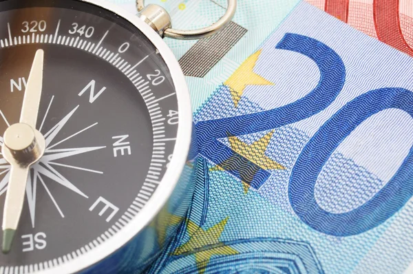 Euro pieniądze i kompas — Zdjęcie stockowe