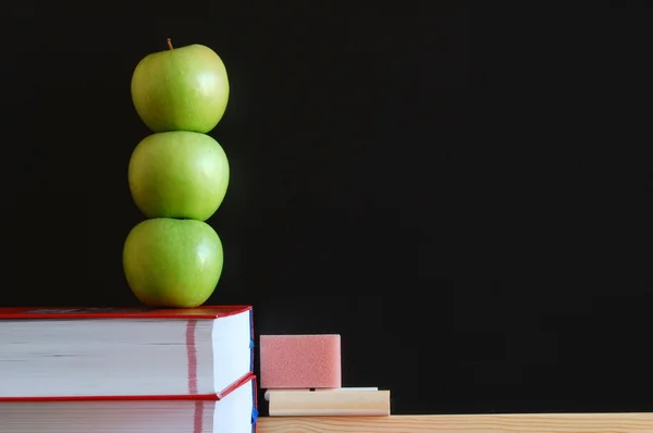 Stock image Blank blackboard with apples