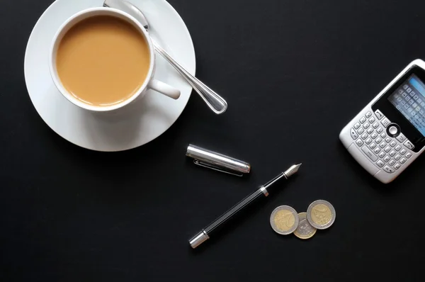 Café caneta telefone e papel — Fotografia de Stock