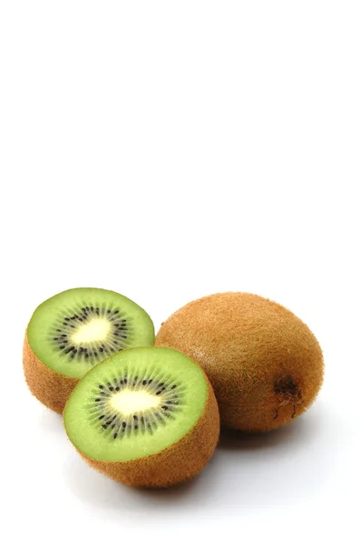 Kiwi ovoce izolované na bílém pozadí — Stock fotografie