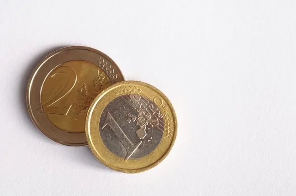 Dinero en euros sobre blanco — Foto de Stock