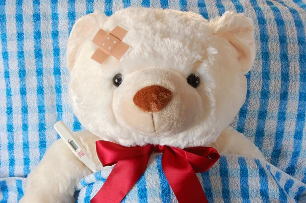 Sick teddy bear — Stock Photo, Image