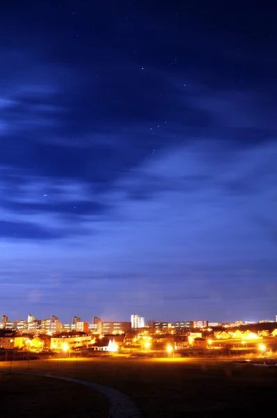 Skyline à noite — Fotografia de Stock