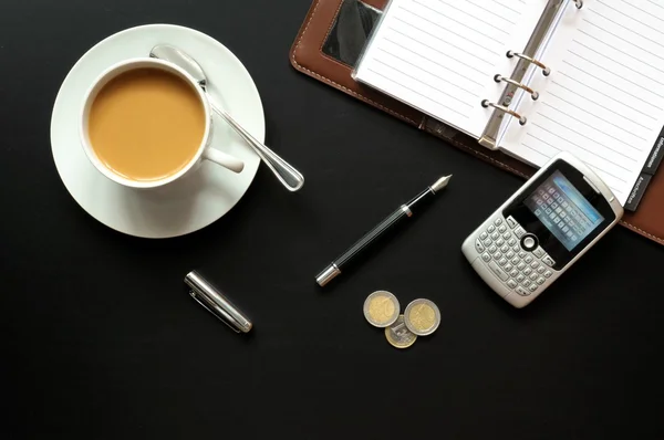 Kaffe penna telefon och papper — Stockfoto