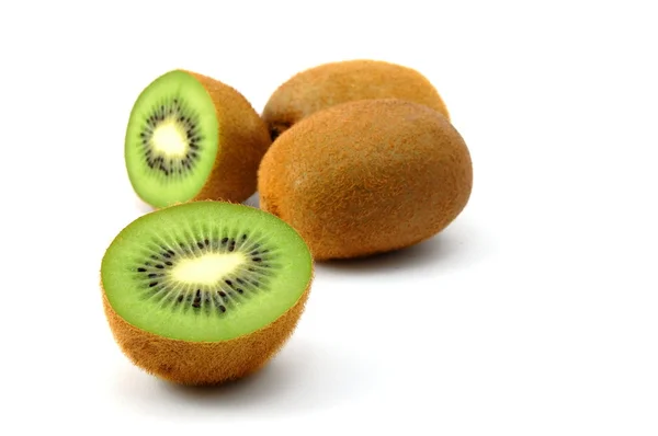 Kiwi-Frucht isoliert auf weißem Hintergrund — Stockfoto