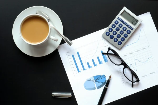Caffè e dati finanziari — Foto Stock