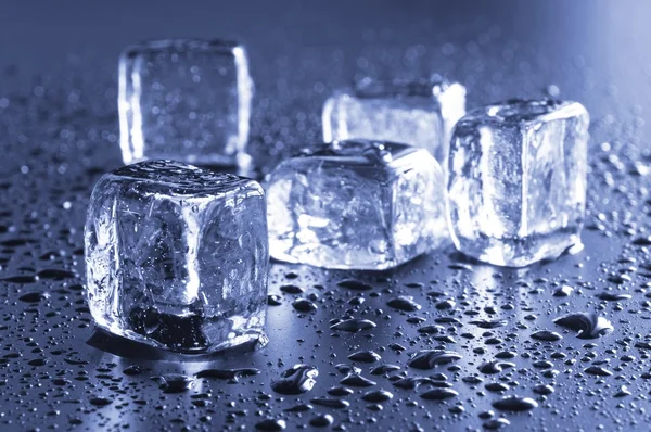 Кубики льоду прохолодно — стокове фото