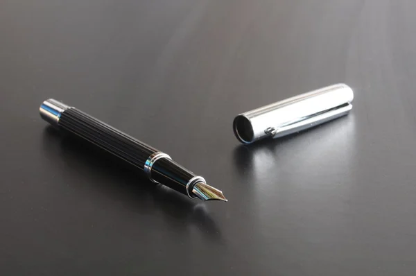 Biznes czarny długopis — Zdjęcie stockowe