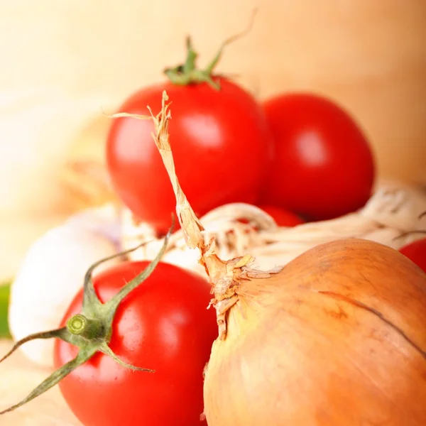 Tamatoes and garlic — Stock Photo, Image