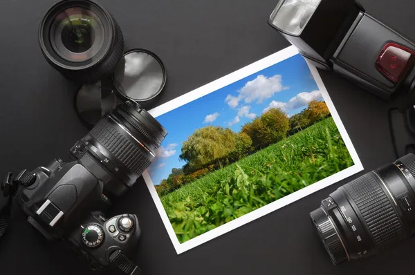Dslr camera and image — Stock Photo, Image