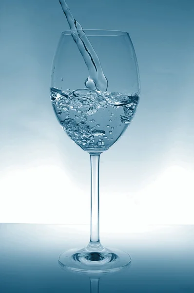 Стакан воды — стоковое фото