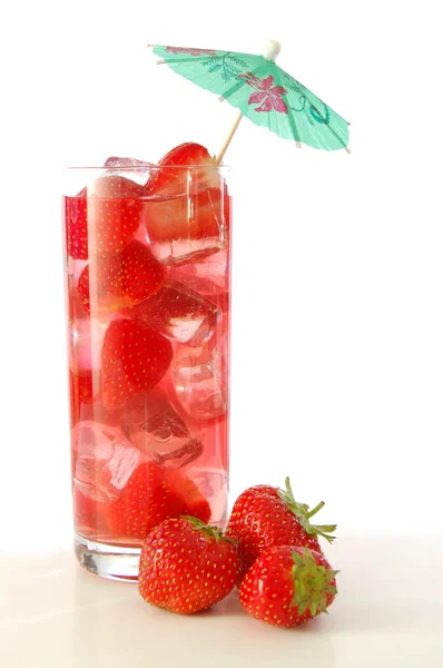 Jordgubb fruktjuice — Stockfoto