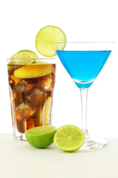 Cocktail com curaçao azul — Fotografia de Stock