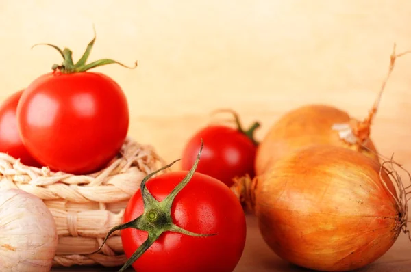 Tamatoes and garlic — Stock Photo, Image