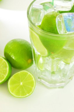 Caipirinha kokteyl