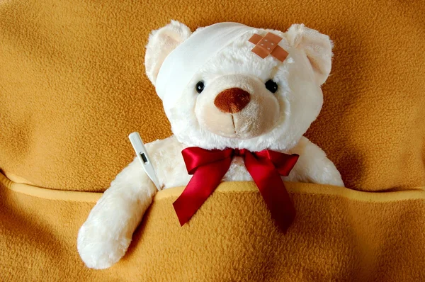 Ziek teddy bear — Stockfoto