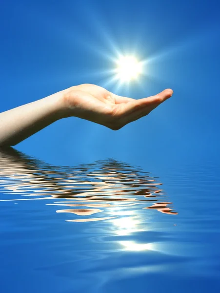Hand holding sun — Stock Photo, Image