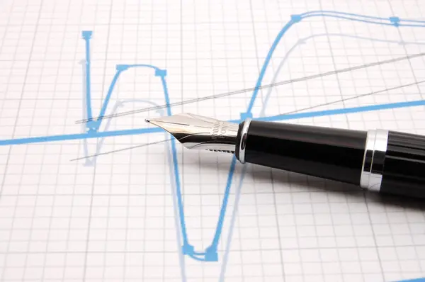 Fountain pen on business chart — Stock Photo, Image