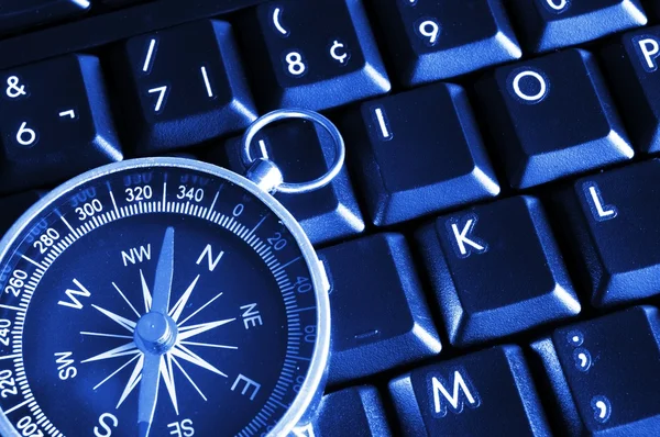 Computer keyboard and compass — Stock Photo, Image