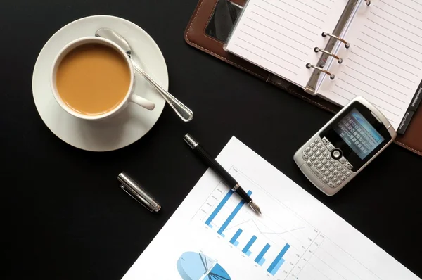 Kaffee und Finanzdaten — Stockfoto