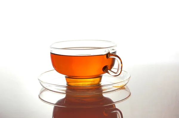 Yansıması ile beyaz çay — Stok fotoğraf