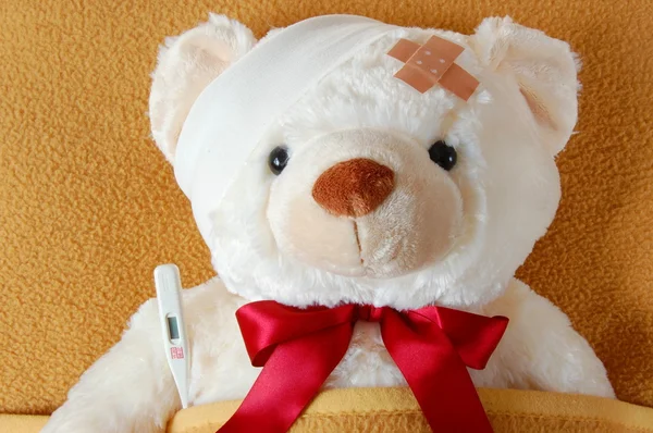Sick teddy bear — Stock Photo, Image