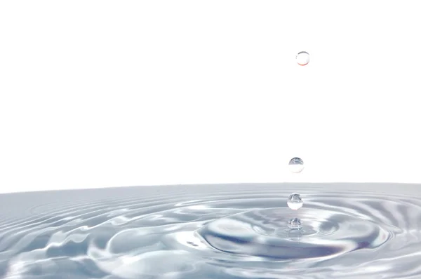 Vatten droppe isolerad på vit — Stockfoto