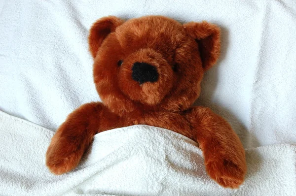 Yatakta Yaralanmalı hasta teddy — Stok fotoğraf