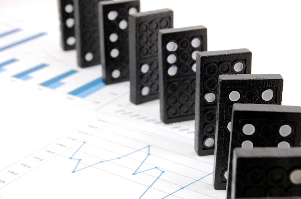 Domino på diagrammet — Stockfoto