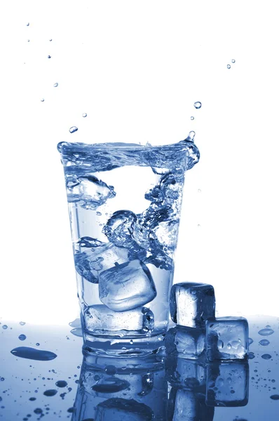 Sklenice čerstvé vody — Stock fotografie