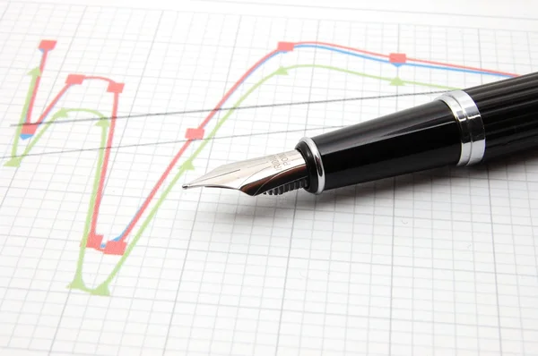 Fountain pen on business chart — Stock Photo, Image