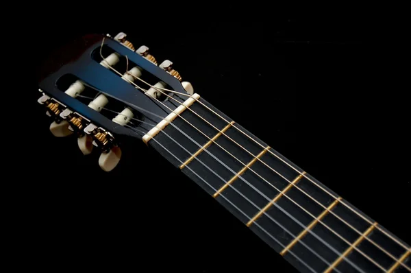 Голубая музыкальная гитара для партийной музыки — стоковое фото