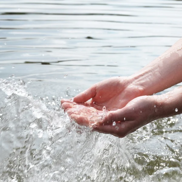 Hand an water — Stock Photo, Image