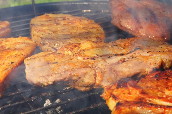 Hús a barbecue-n — Stock Fotó