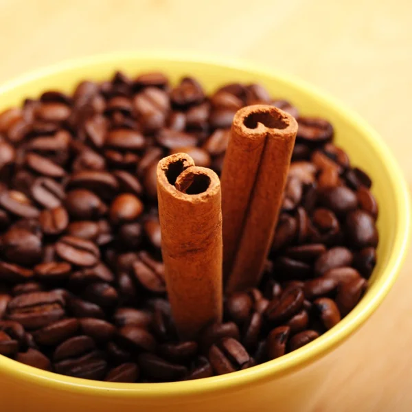 Kaneel en koffie — Stockfoto
