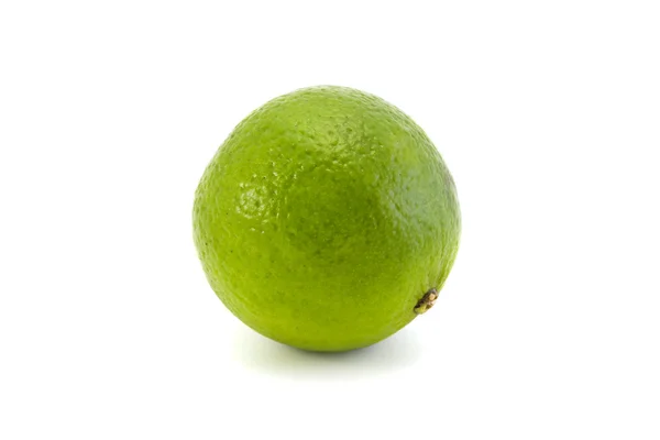 Um limão isolado no branco — Fotografia de Stock