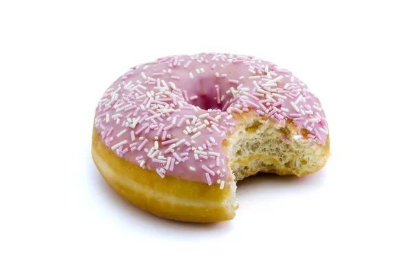 Rosa Donut mit einem Biss aus isol — Stockfoto