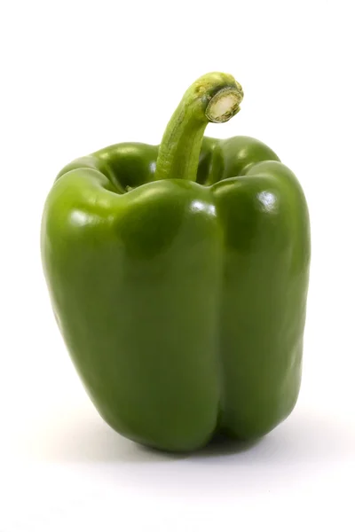 Groene peper geïsoleerd op wit — Stockfoto
