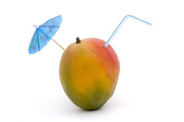 Saman ve şemsiye ile olgun mango