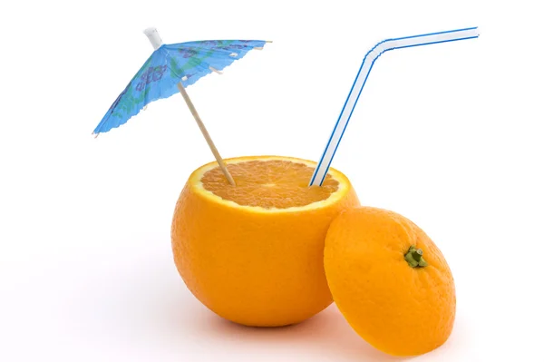Laranja com palha e guarda-chuva — Fotografia de Stock