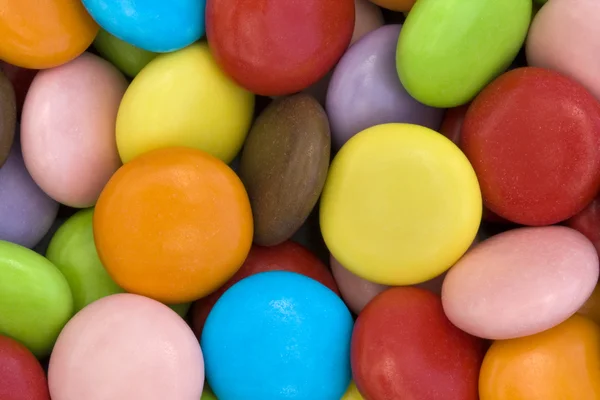 Dulces de chocolate recubiertos de caramelos coloridos —  Fotos de Stock