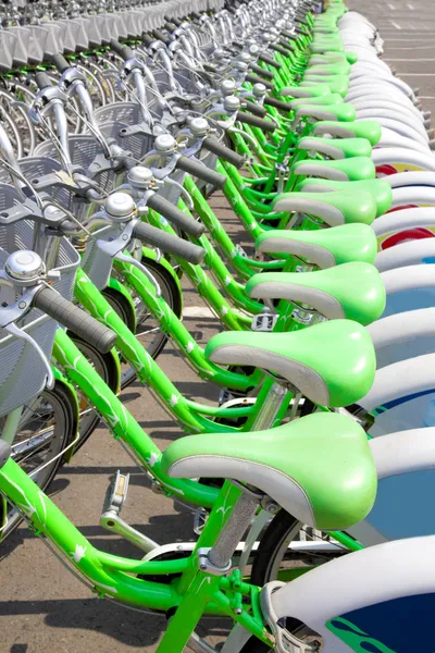 Aluguer de bicicleta verde — Fotografia de Stock