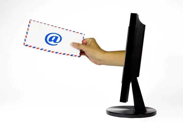 Надсилання електронної пошти з комп'ютера — стокове фото