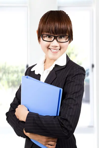 Glimlachende zakenvrouw — Stockfoto